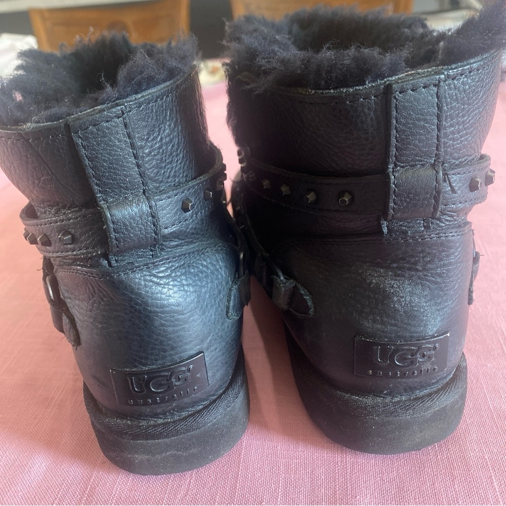 UGG 1005389 Women's Australia Emersen Black Leather Sheepskin Harness Boots Sz11 - Picture 2 of 9